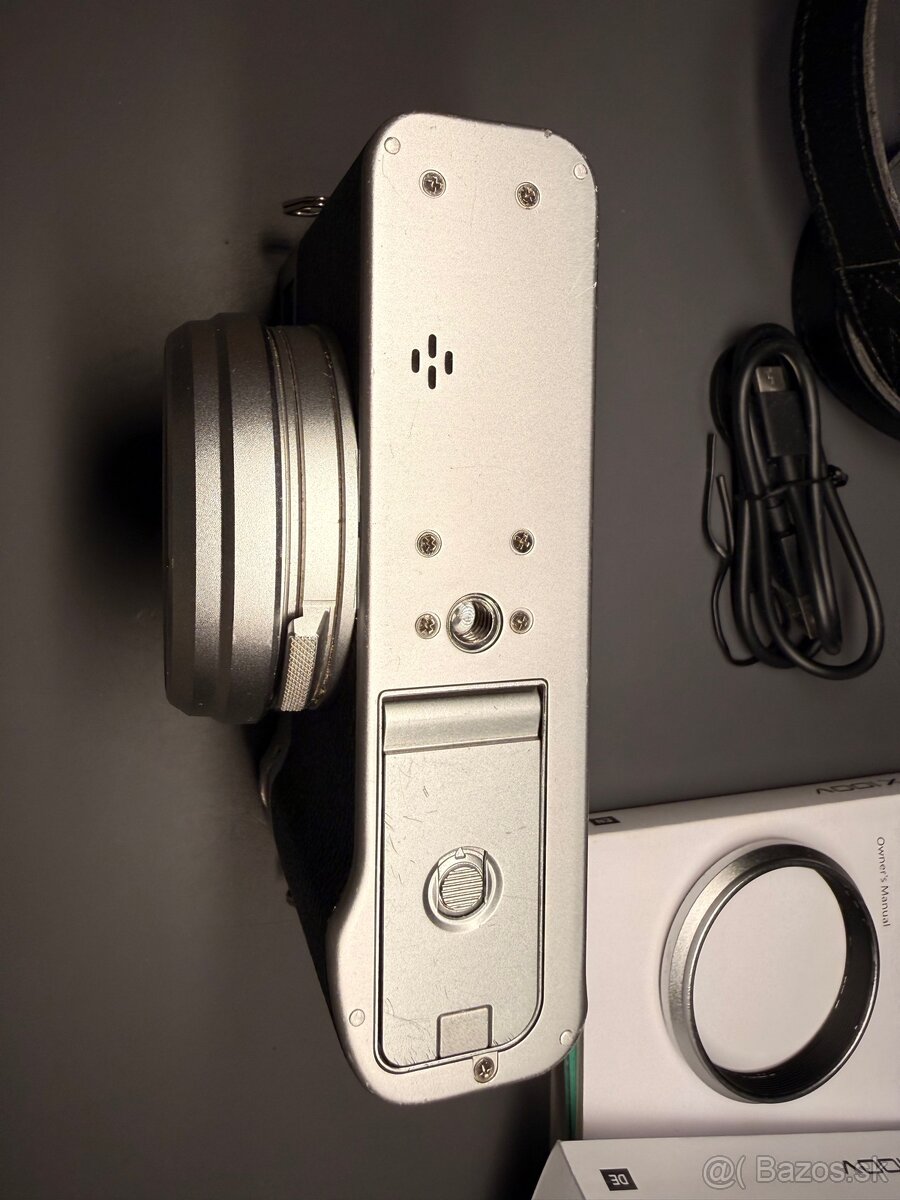 Fujifilm X100V - strieborný - 3