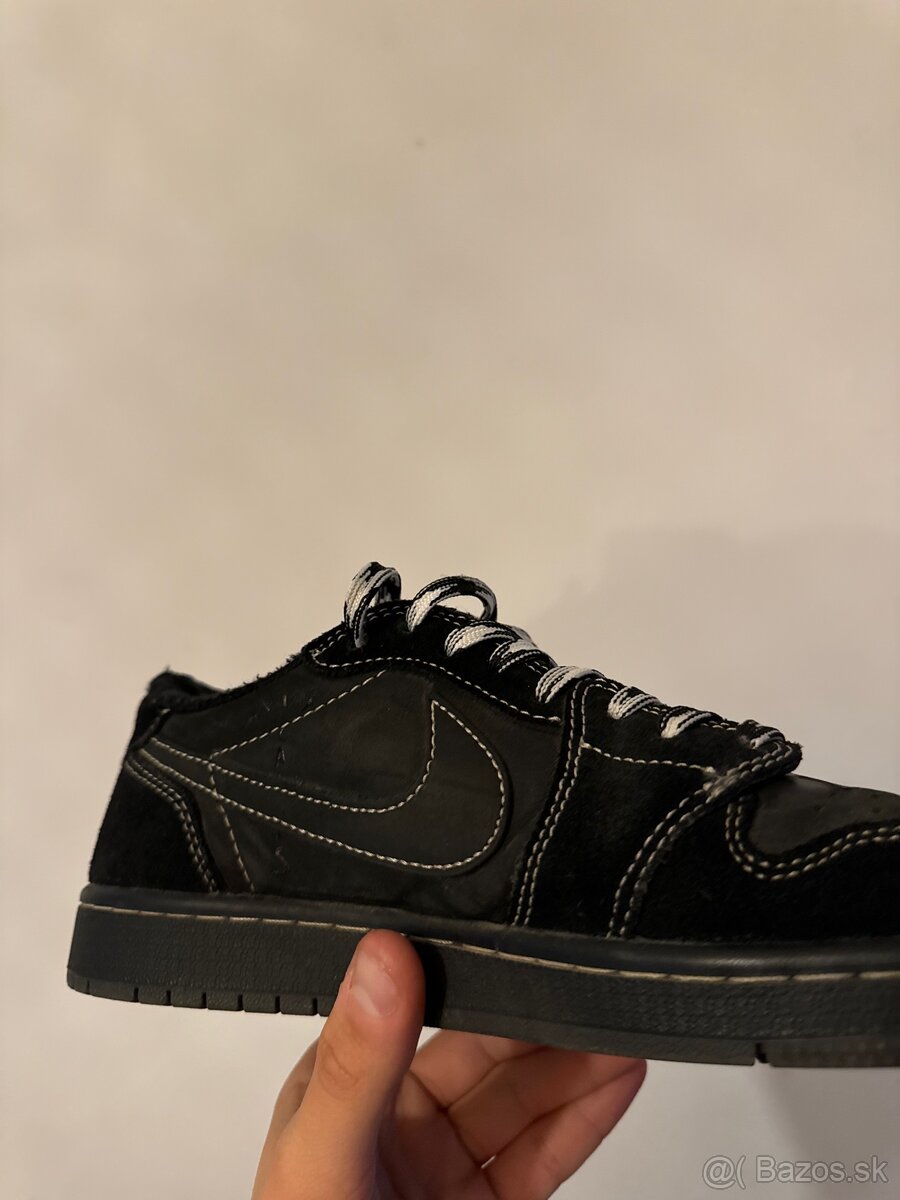 Jordan 1 Travis Scott - 3