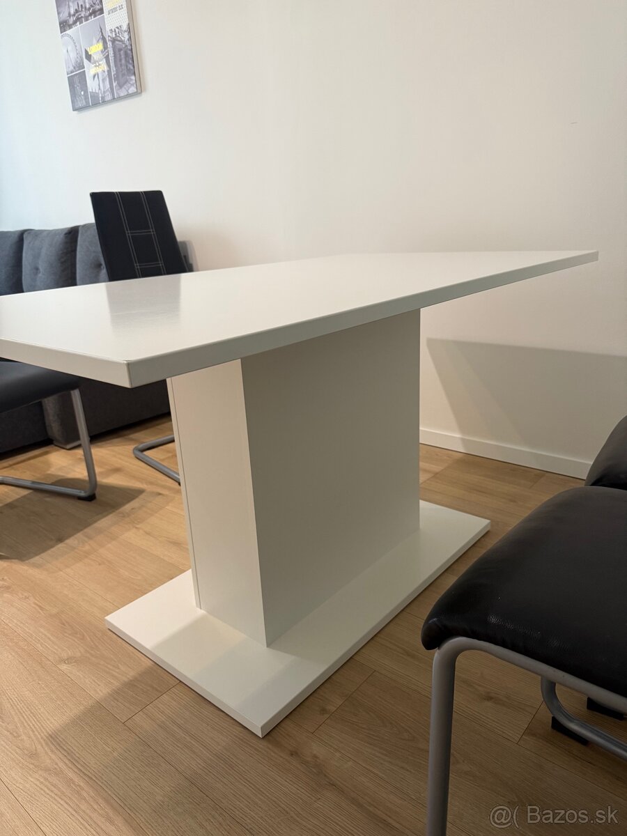 Jedalensky stôl + stoličky - 3