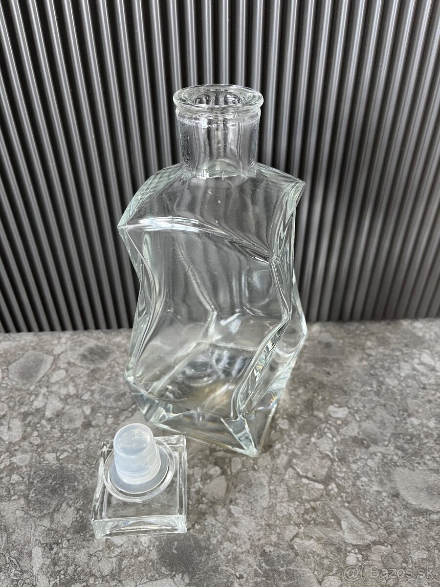 DIZAJNOVÁ SKLENÁ KARAFA - 3