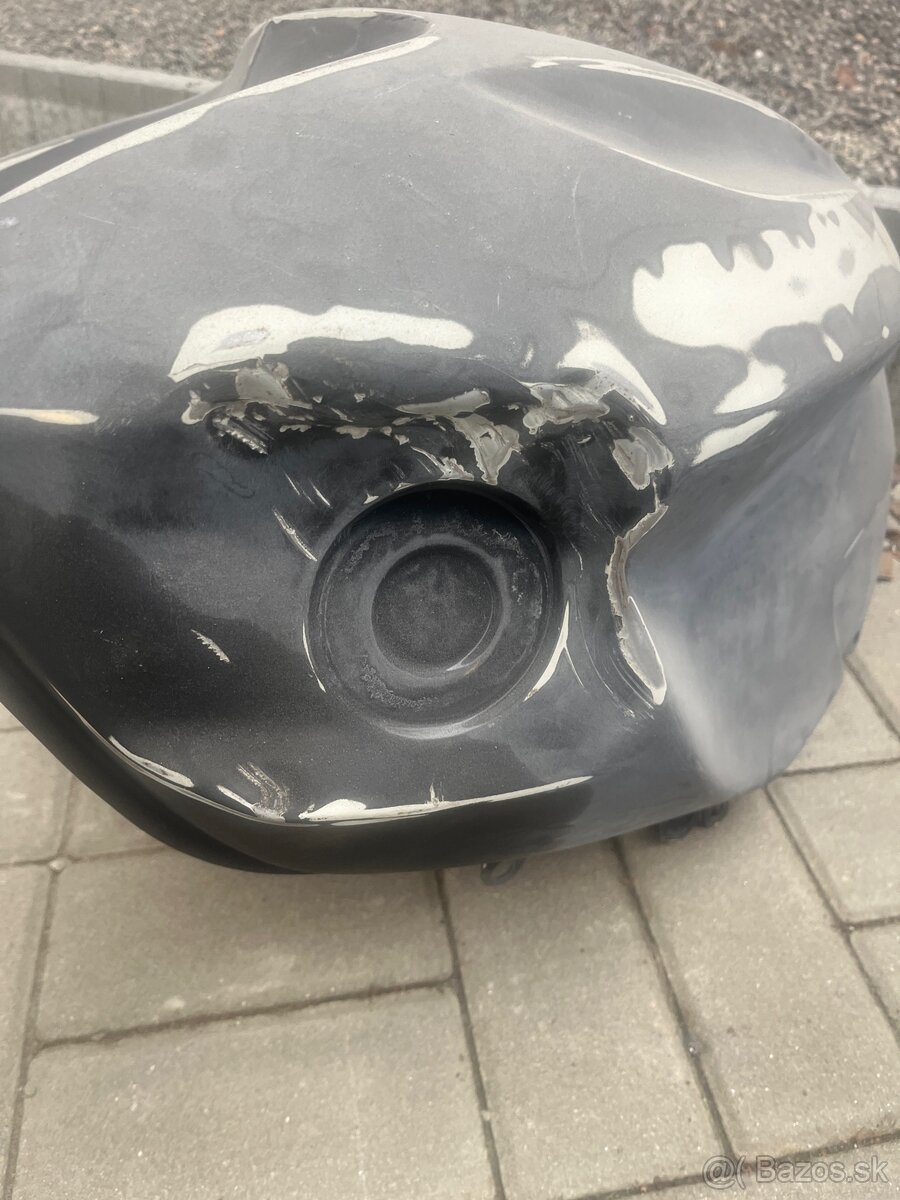 BMW R1200R nádrž - 3