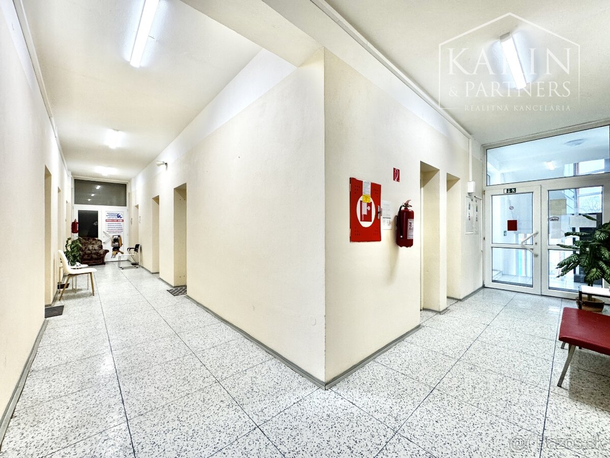 Prenájom MULTIFUNKČNÉHO priestoru v CENTRE mesta – 15 m² - 3