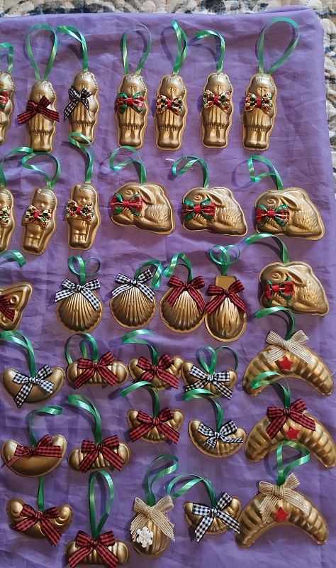 vianočné ozdoby kus 1,30€ - 3