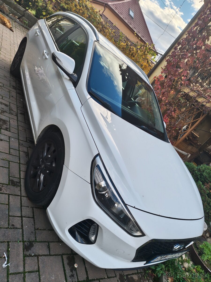 Predám Hyundai i30 kombi - 3