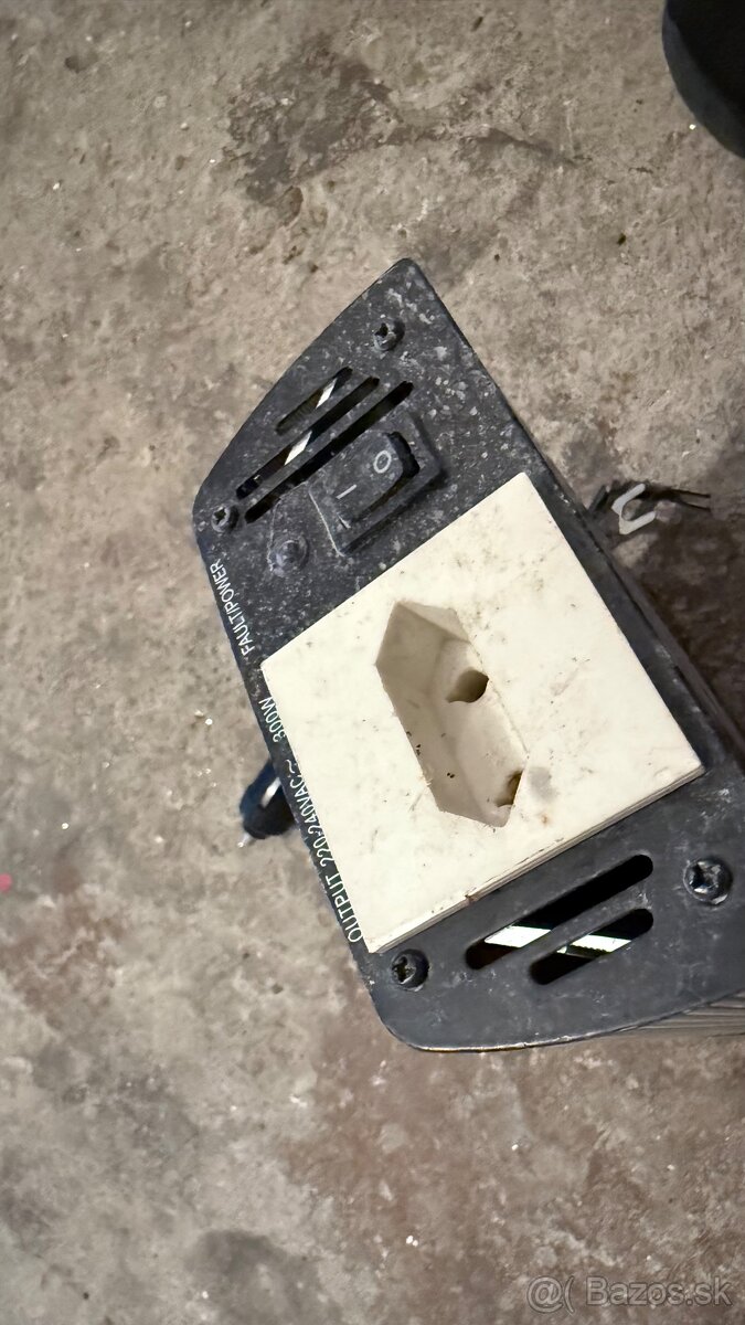 Predám menič napätia 12 V /220 V Tronic 300W - 3