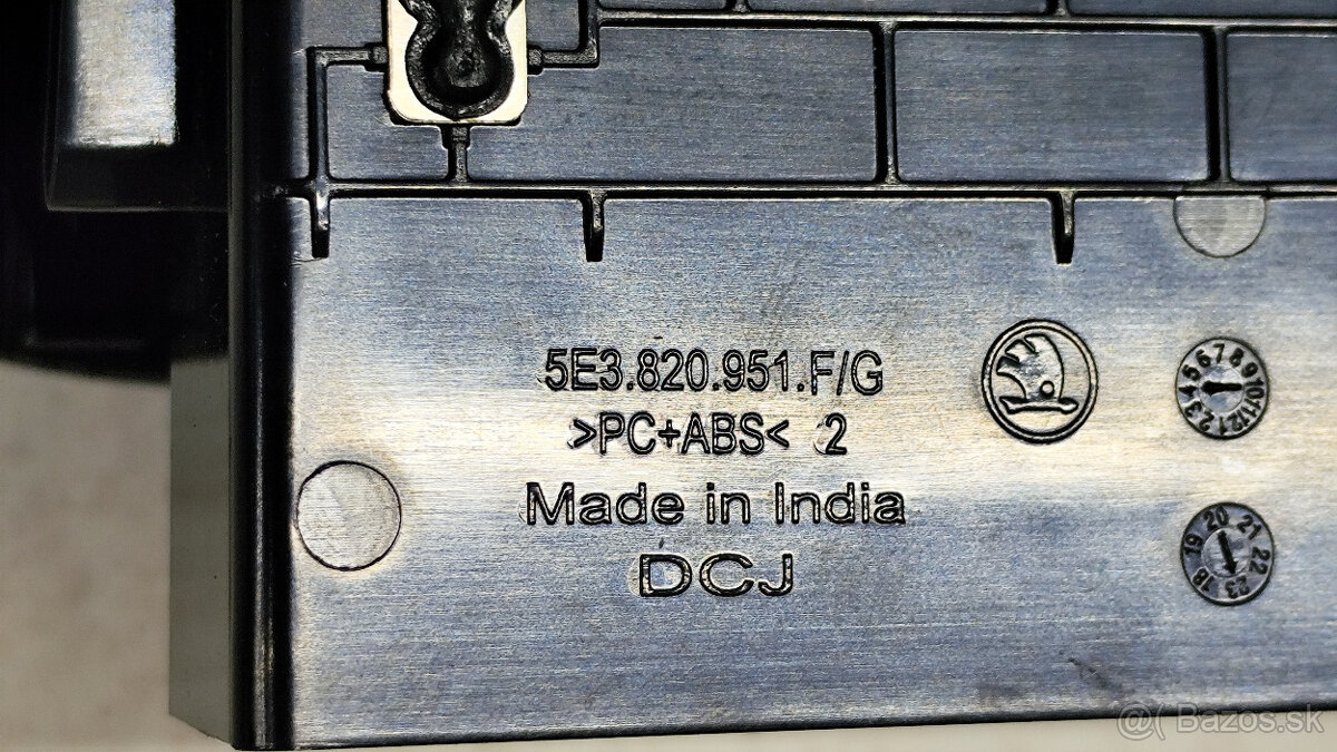 Ofukovač stredný Škoda Octavia IV - 5E3820951F/G - 3