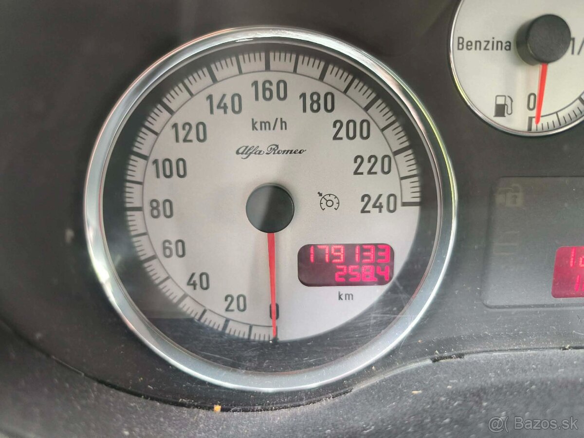 Alfa Romeo 147 1.6 Benzín - 3