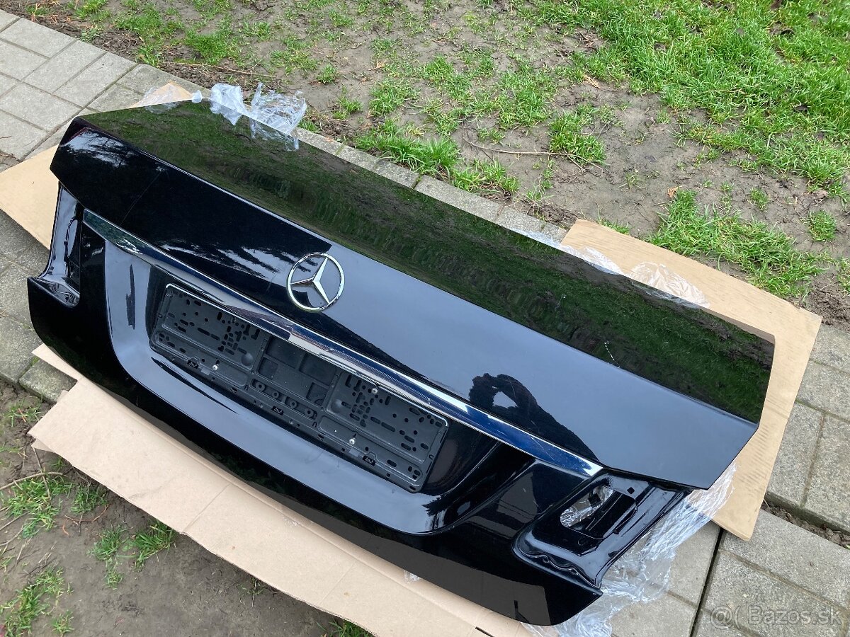 Zadné kufrové dvere na Mercedes w212 - 3