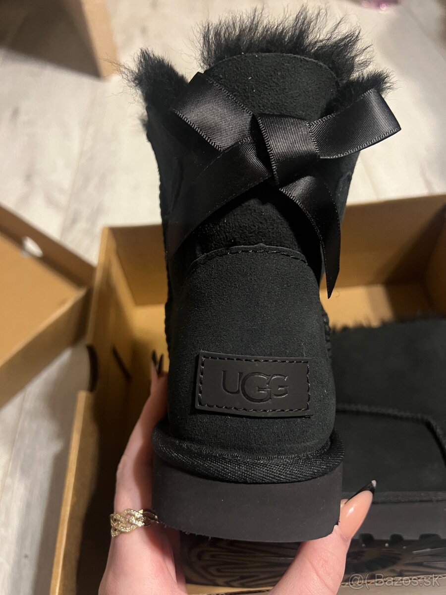 UGG Bailey Bow - 3