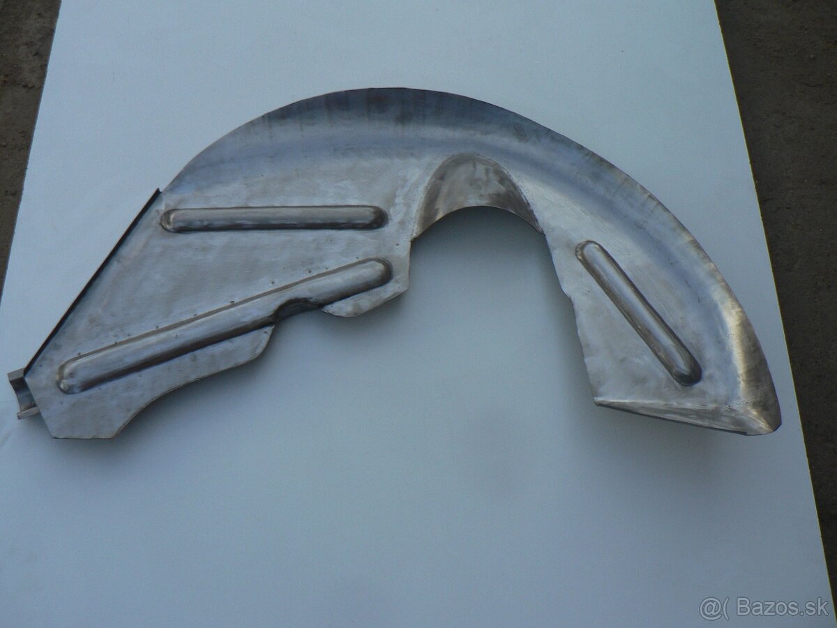 Vnitřní část zadního podběhu Tatra 603 - 3