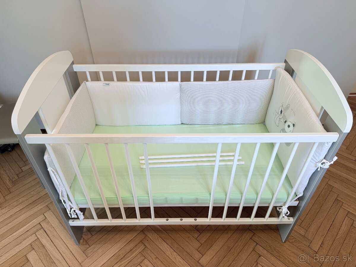 Predám drevenú detskú postielku - 3