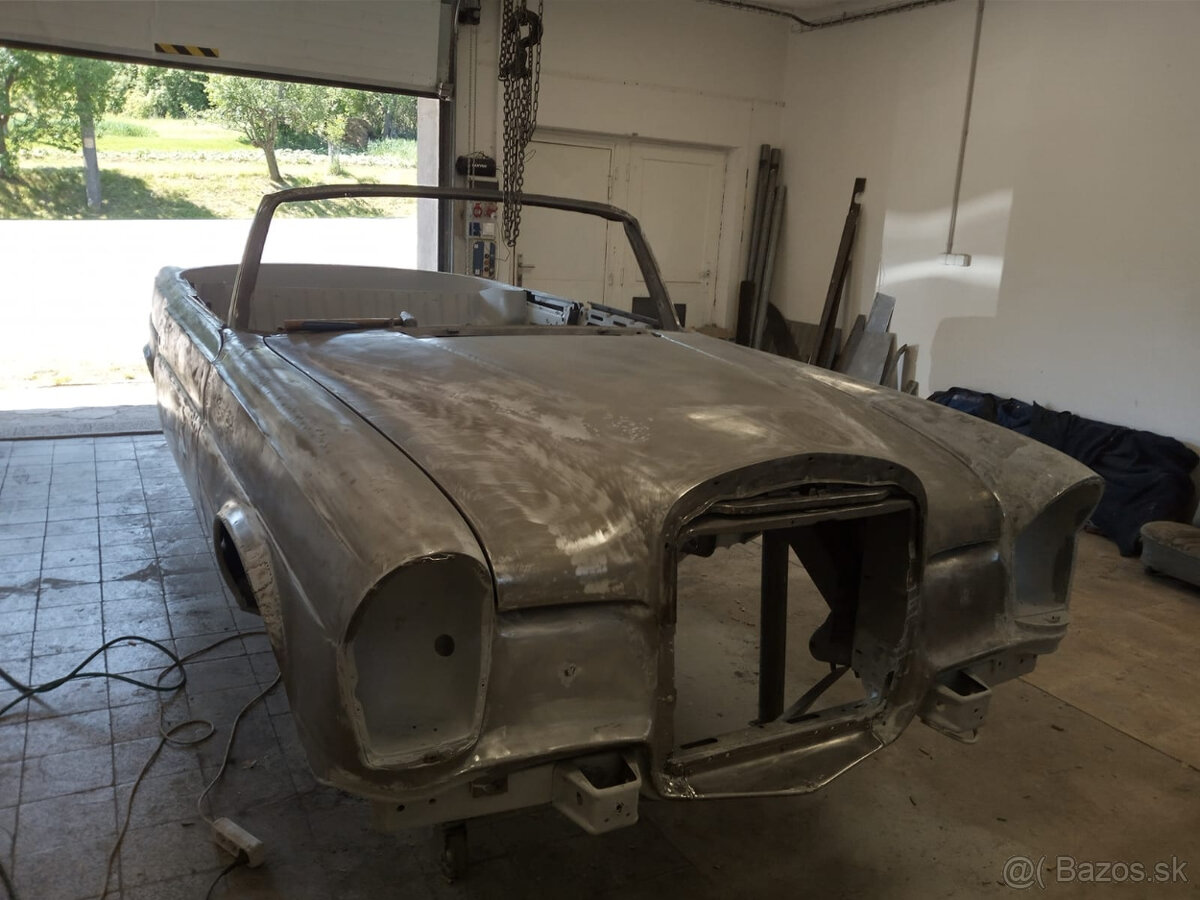 Predam Mercedes Benz W111 cabrio - 3