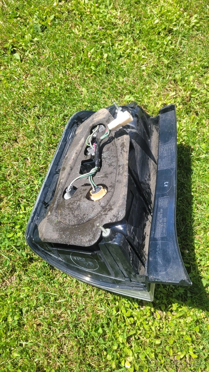 Zadne svetlo Toyota Prius - 3