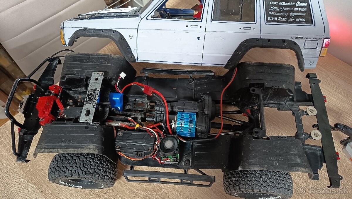 Axial scx10 ll jeep grandcherokee - 3