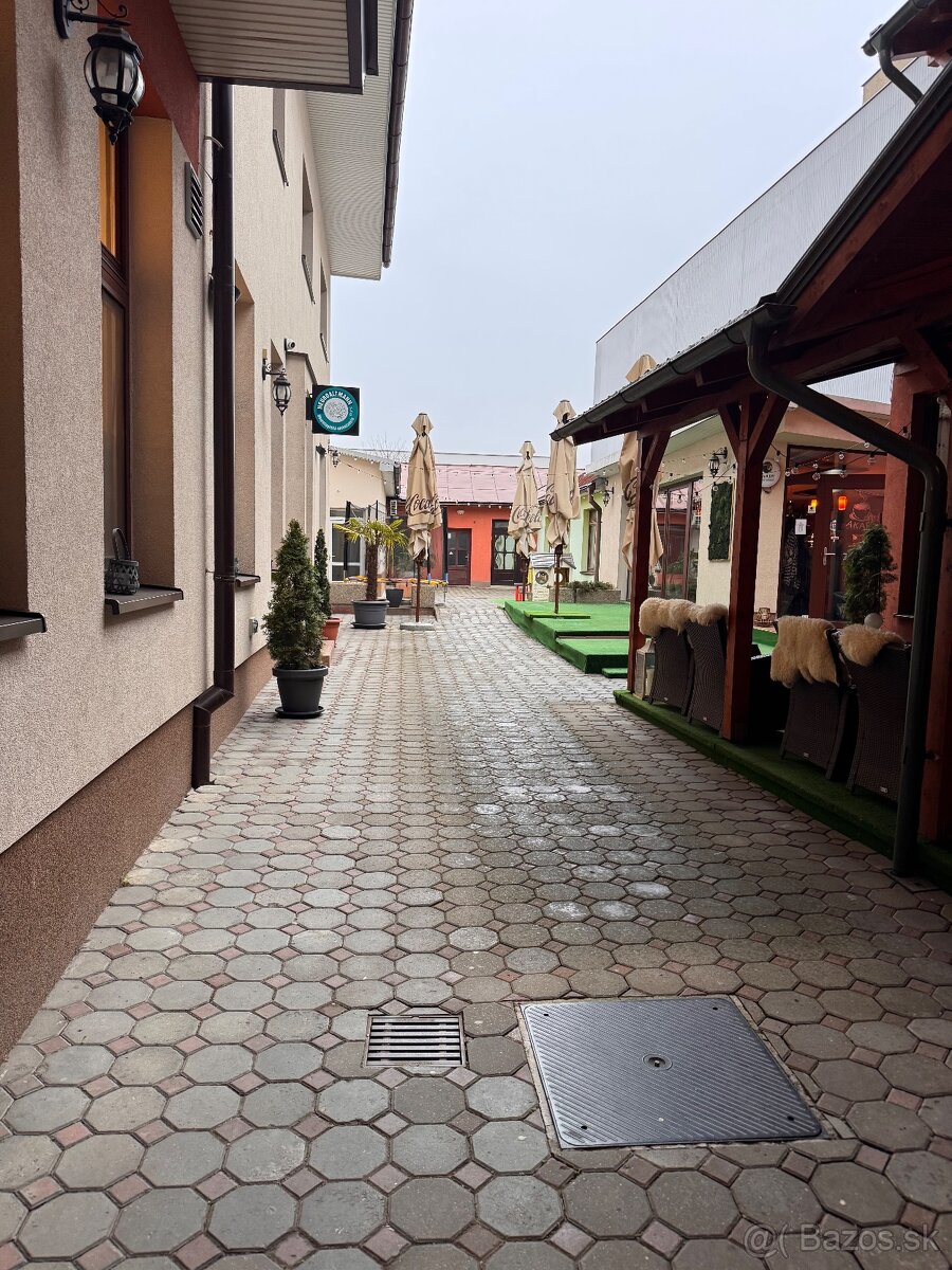 Michalovce Budova Námestie Osloboditeľov - 3