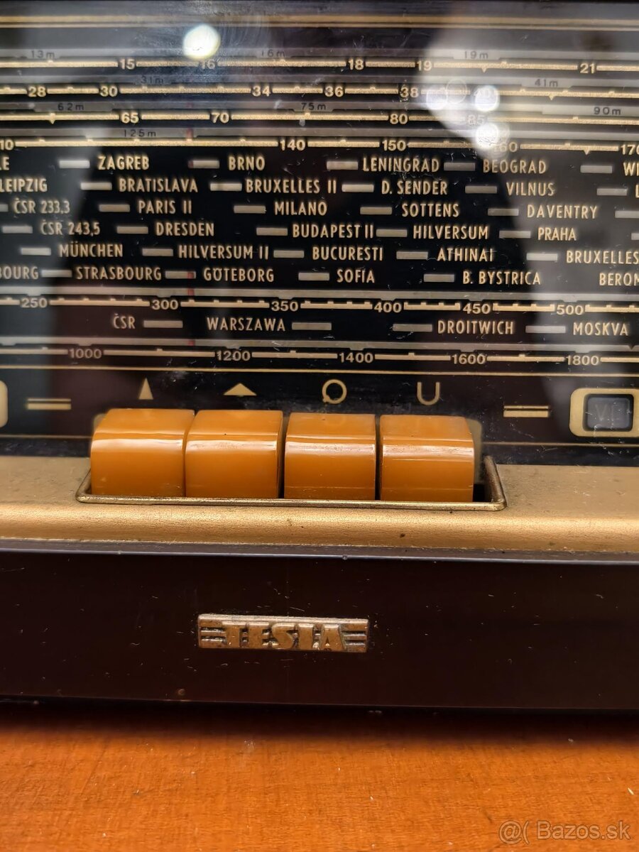 Rádio Tesla a starý stolík - 3