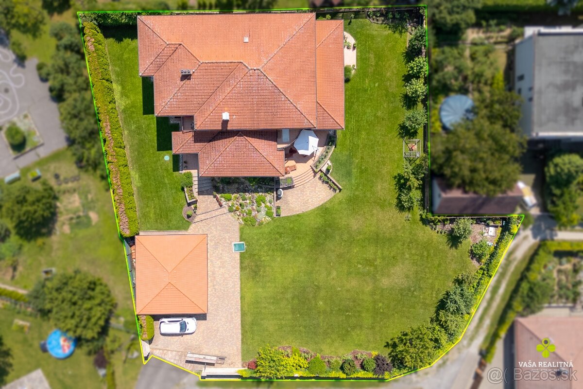 Úchvatná rodinná vila s vnútorným bazénom - 3