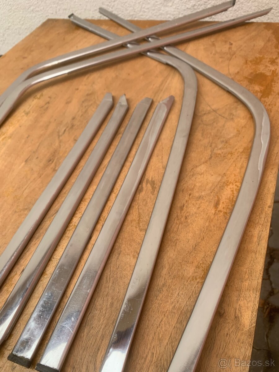 Chromové lišty Lada 1500 - 3