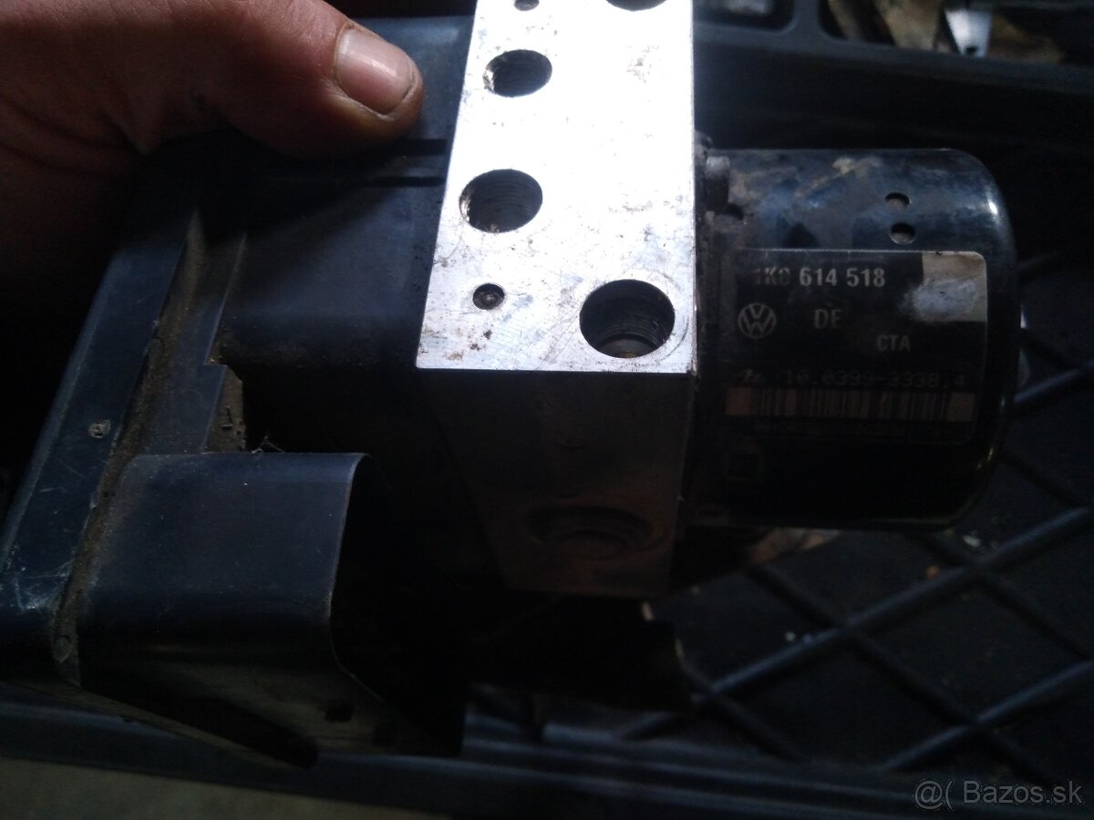 Predám riadiaca jednotka ABS - 3