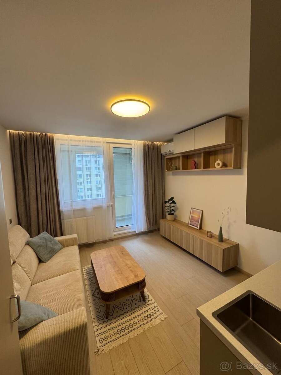 Štýlová garsónka s veľkou loggiou – Nivy - 3