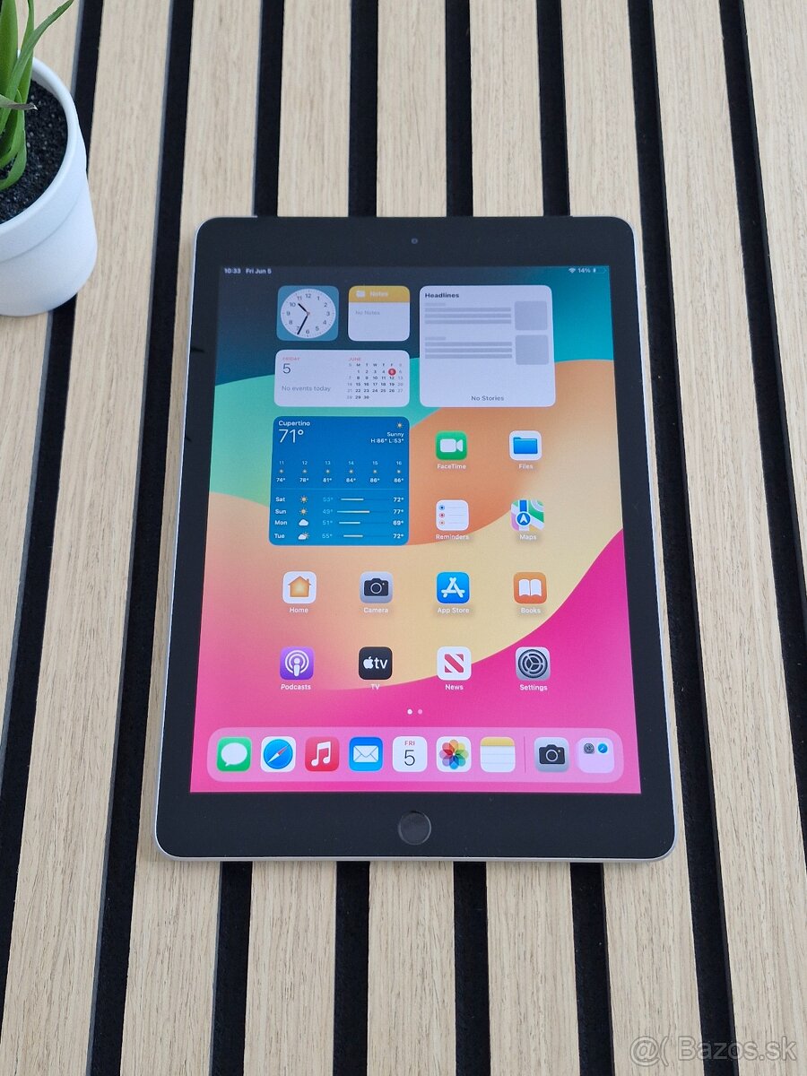 Apple iPad 2018 (6th gen) 32GB Cellular Šedý - 3