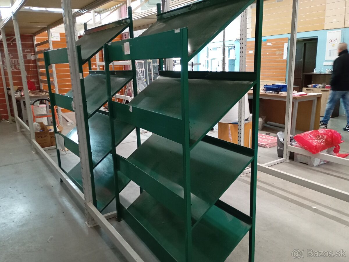 Kovový regál- šikmé police - 3