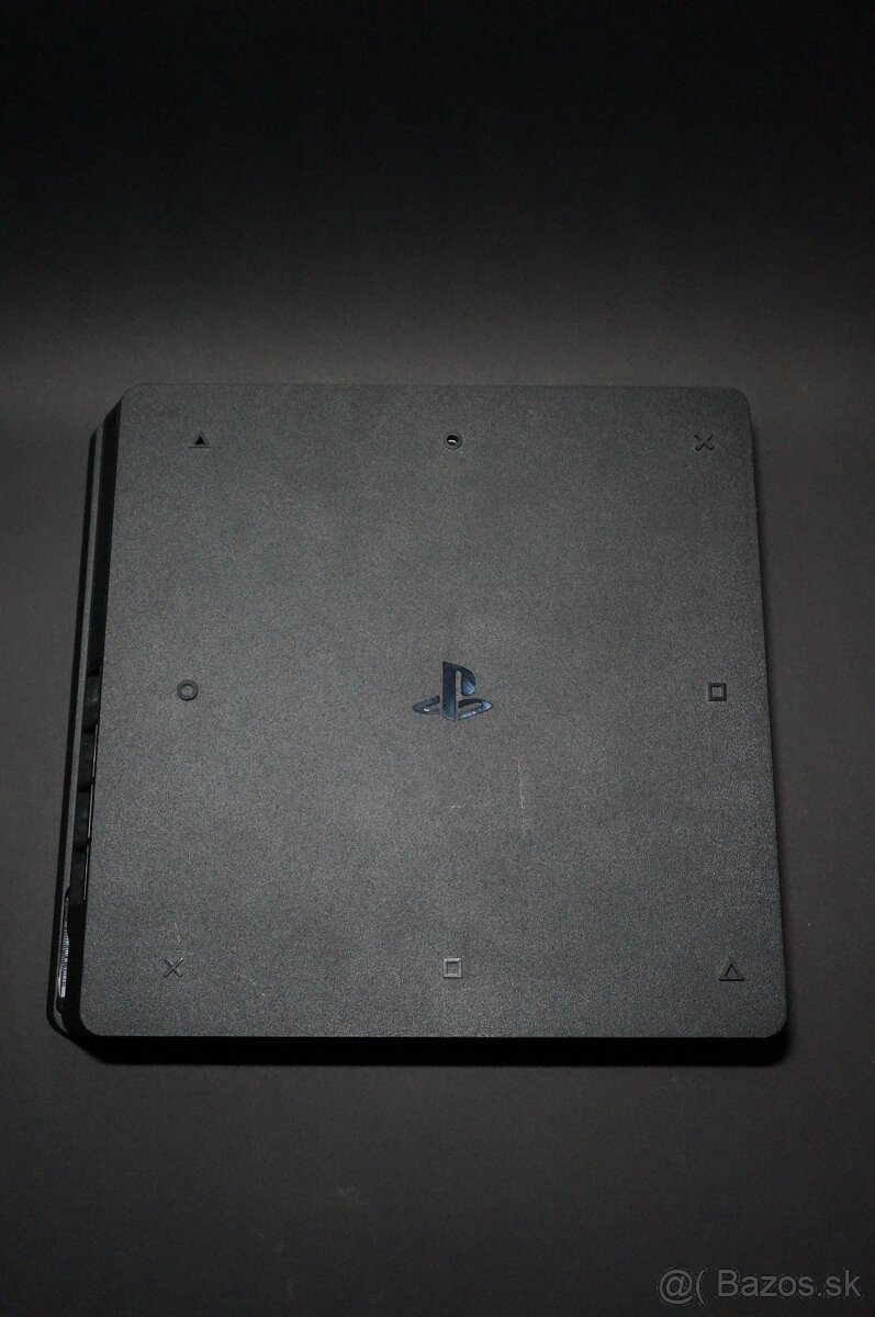 Sony PlayStation 4 (CUH-2216B) - 1TB - 3
