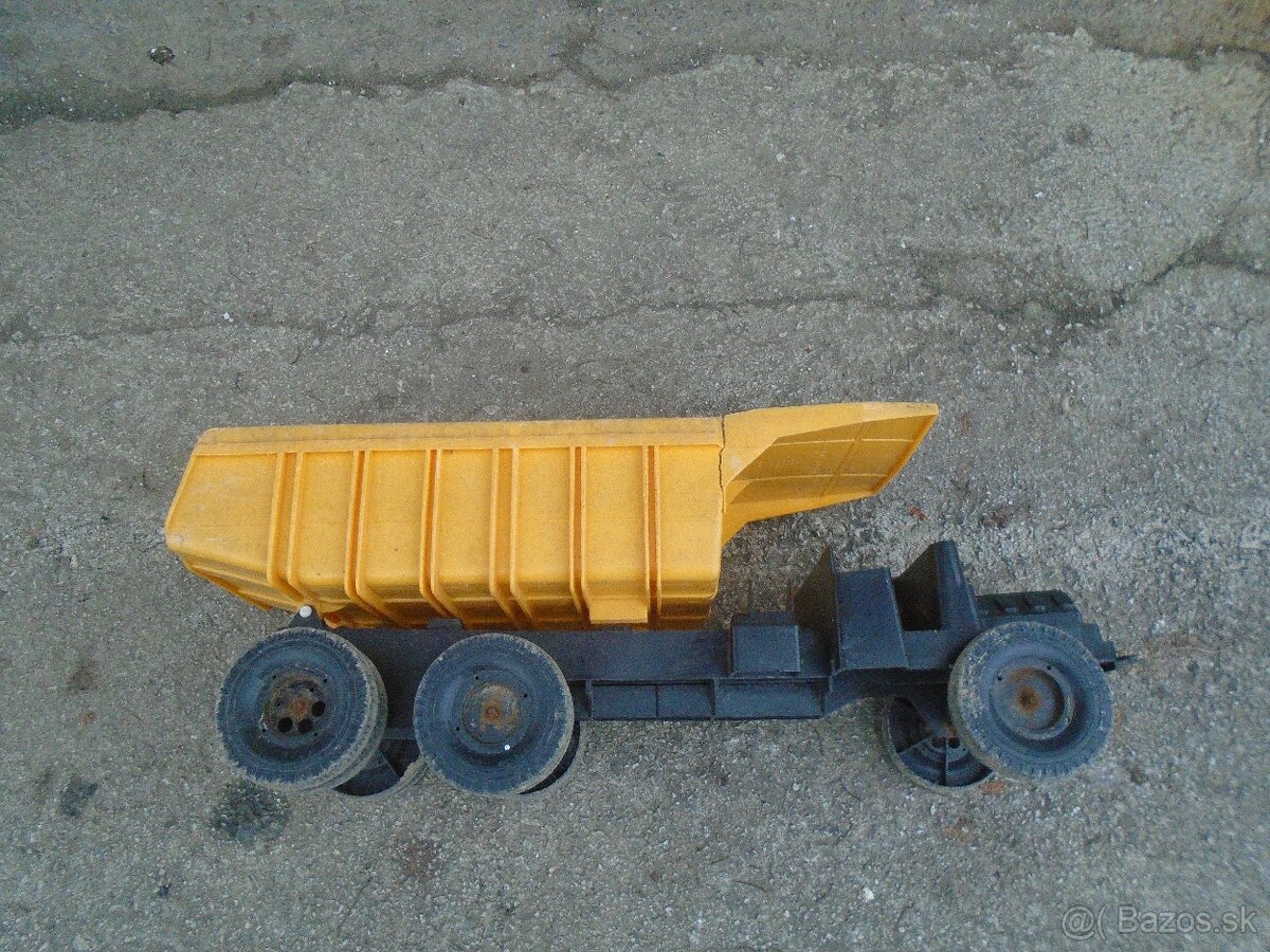 Stará hračka Tatra - 3