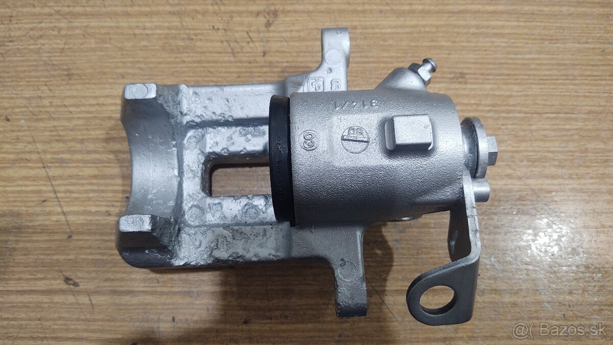 Zadný brzdový strmeň Octavia Mk1 - 3