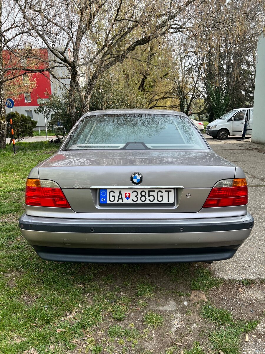 BMW E38 735i - 3