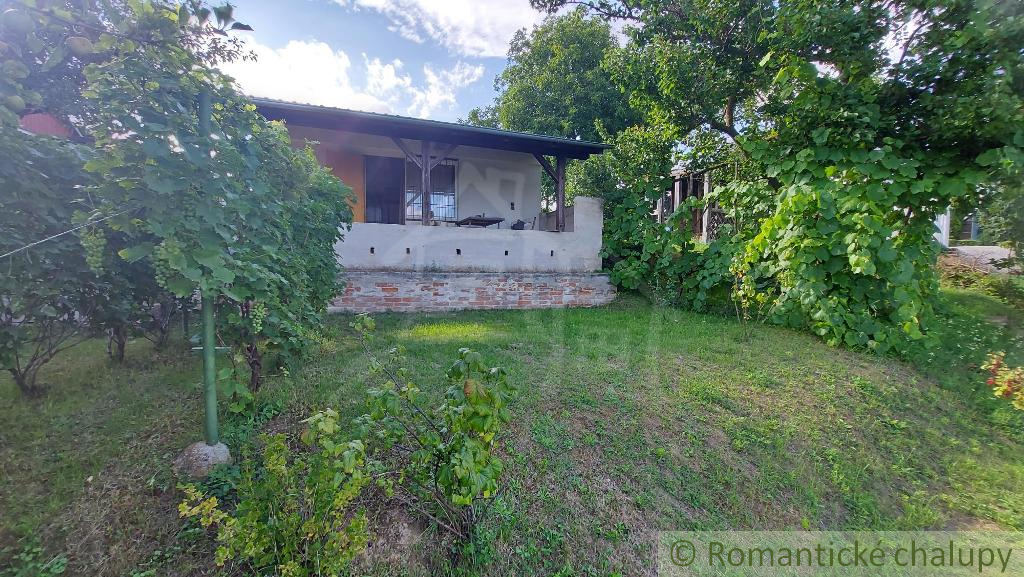 Chata s peknou, udržiavanou záhradou v ZO Opendáky, okr. S - 3