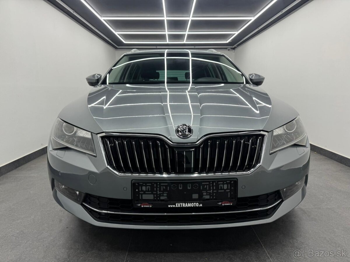 Superb Combi 2,0 TDI Style 110kW Ťazné Top stav - 3