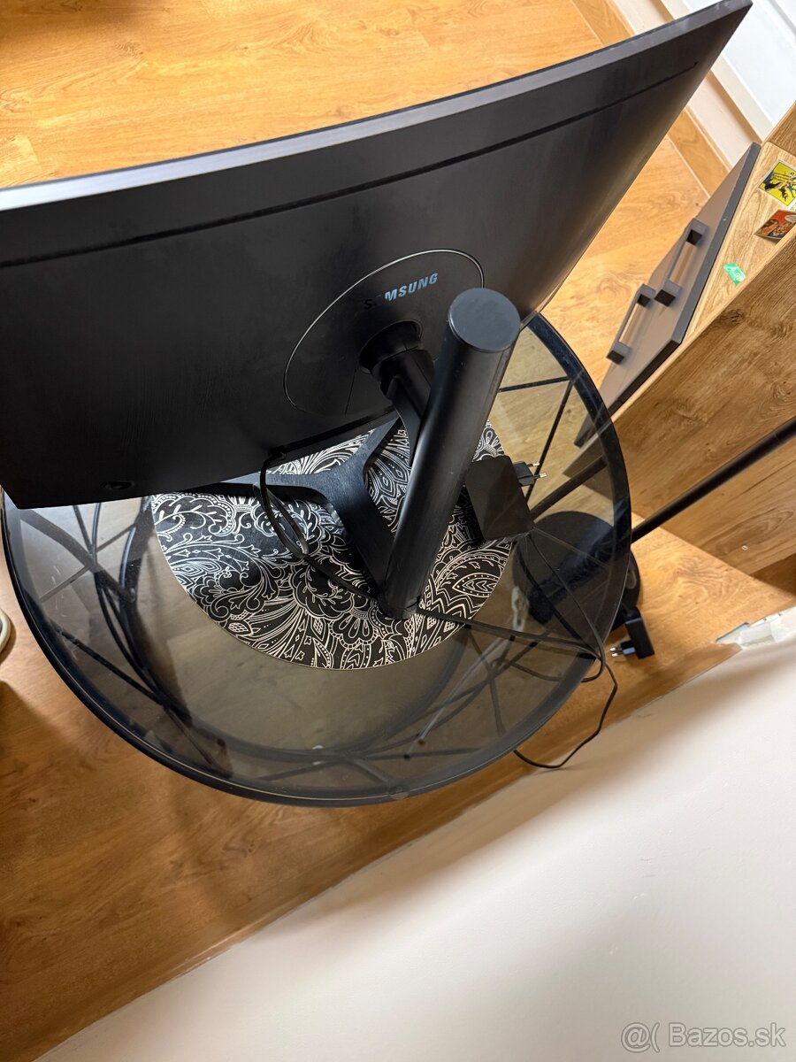 Samsung Curved Monitor – elegantný zakrivený displej pre poh - 3