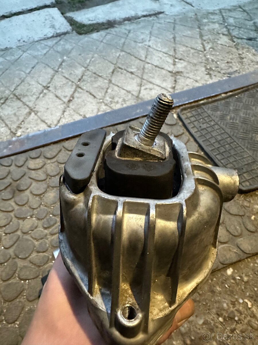 E90 E91 uloženie motora - 3