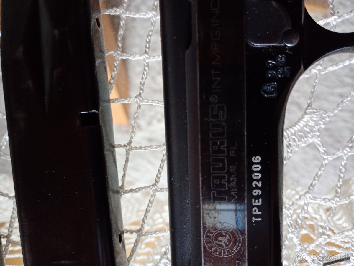 Predám Pištoľ Taurus PT 99 AF. - 3