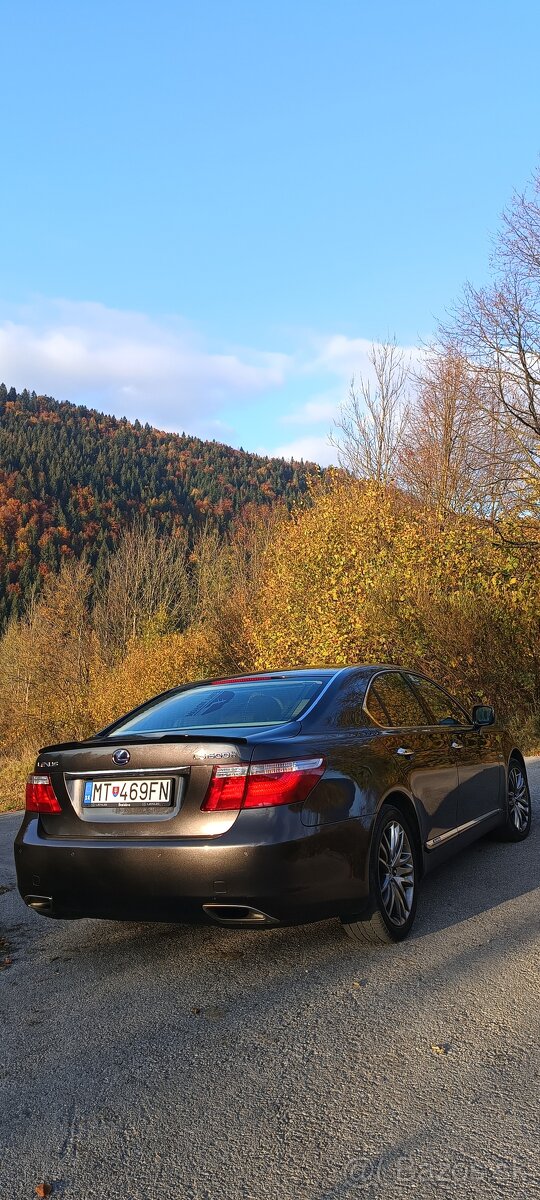 Lexus LS600h 4x4 - 3