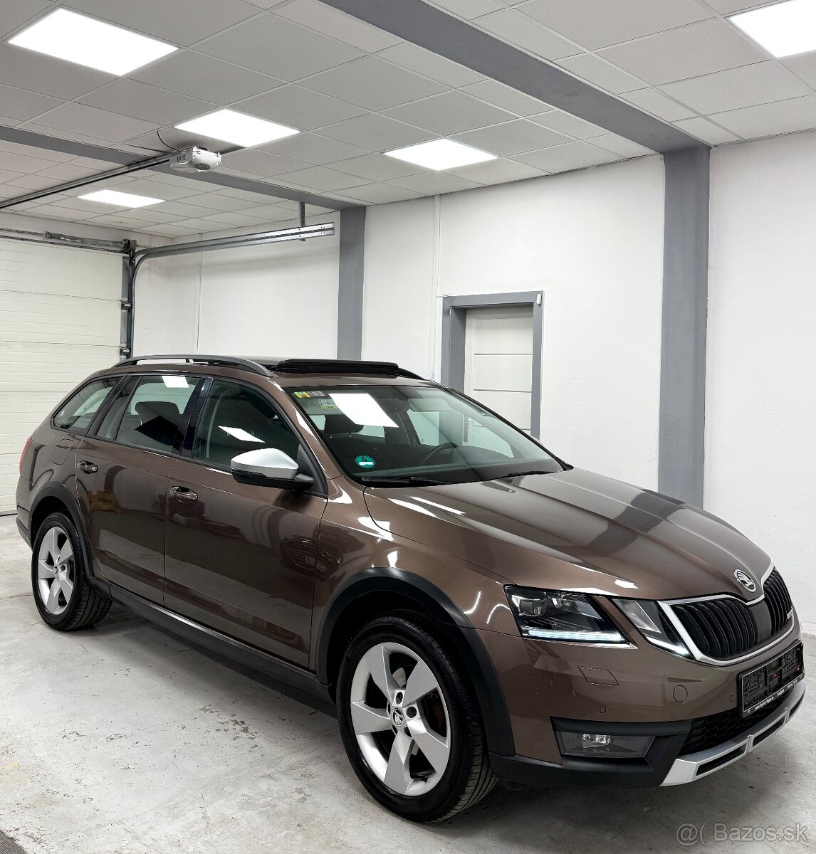 Skoda Octavia Scout 2.0TDI 110Kw 4x4 Webasto/Canton/Panorama - 3