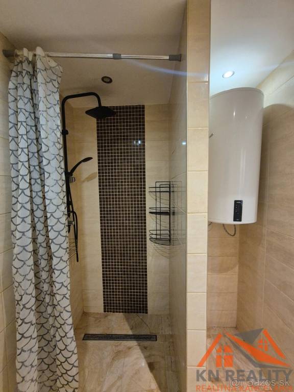 Na predaj 3 izbový tehlový byt Komárno - 3