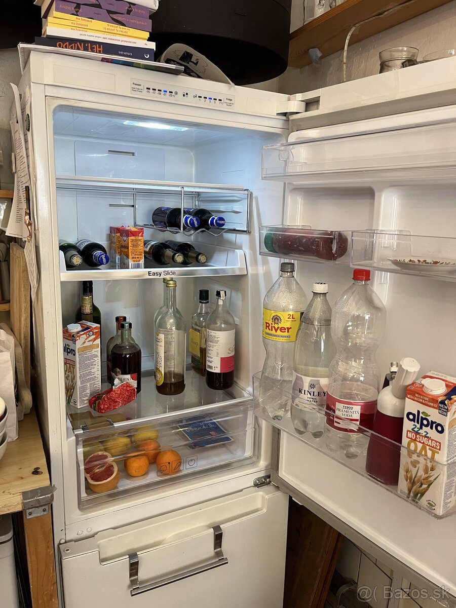 Chladnička, mraznička, chladiaca vitrína, projekčné plátno, - 3