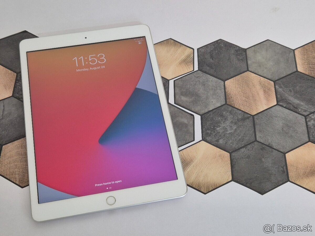 iPad 8th Gen 2020 32GB Wi-Fi + Cellular | 79 % batéria - 3