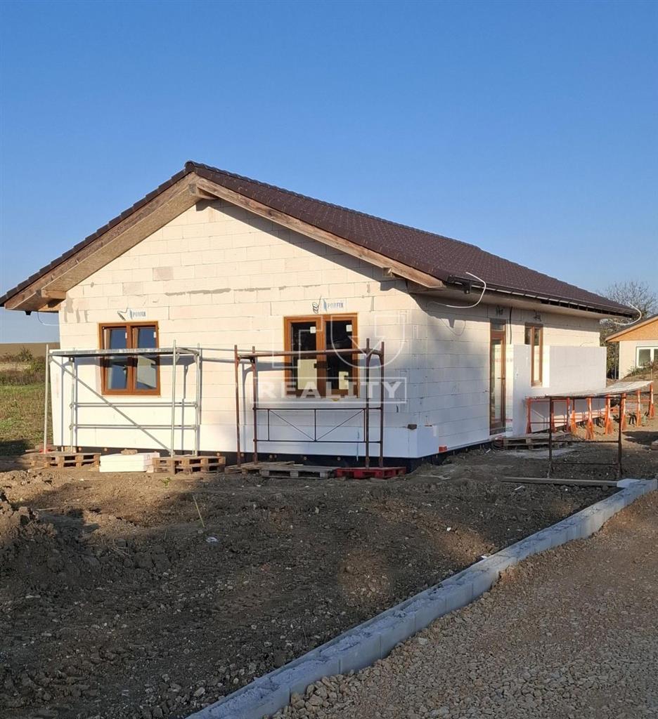 Na predaj NOVOSTAVBA v obci Malé
Ripňany - 419m2 - 3