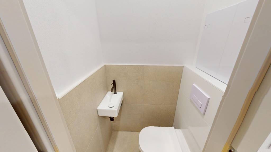 Predáme Dvojizbový byt s 2 balkónmi v centre Dubnice. - 3