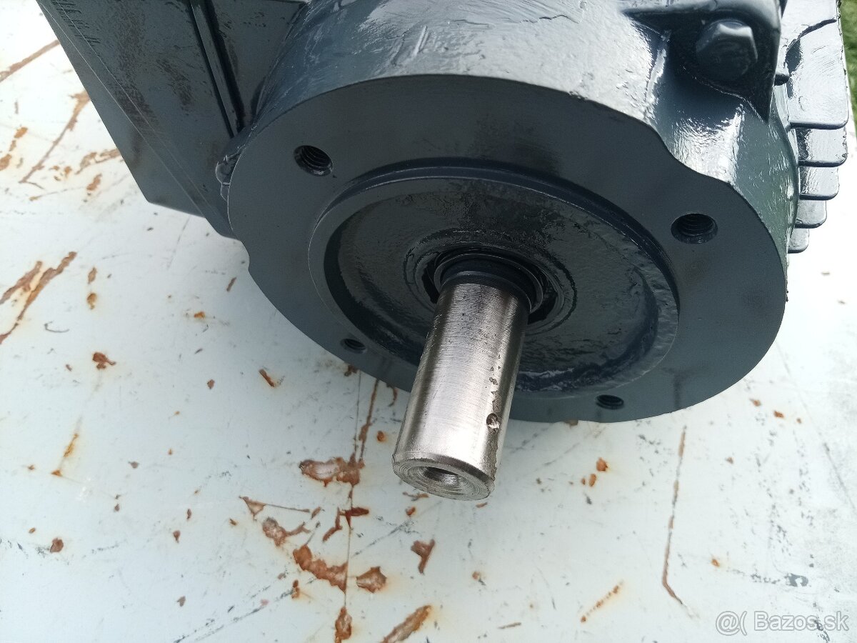 Elektromotor 2,2kW , 1380ot. , prírubový - 3