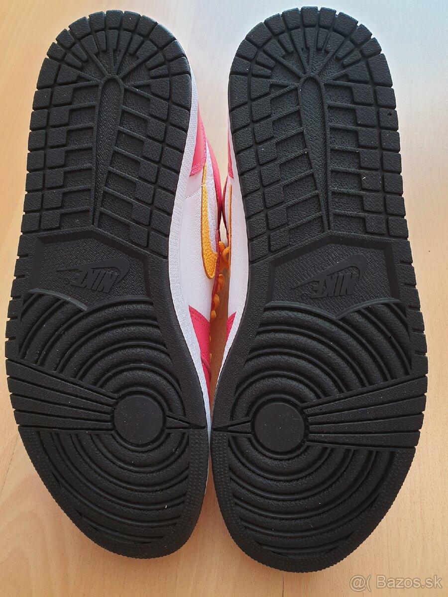 Nike Air Jordan 1 Retro High OG Light Fusion Red
- 3