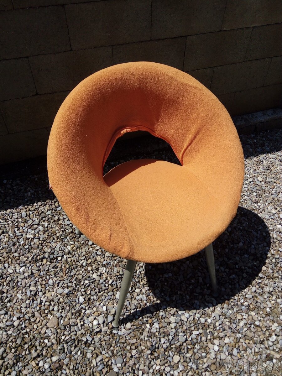 Nadčasová stolička. - 3