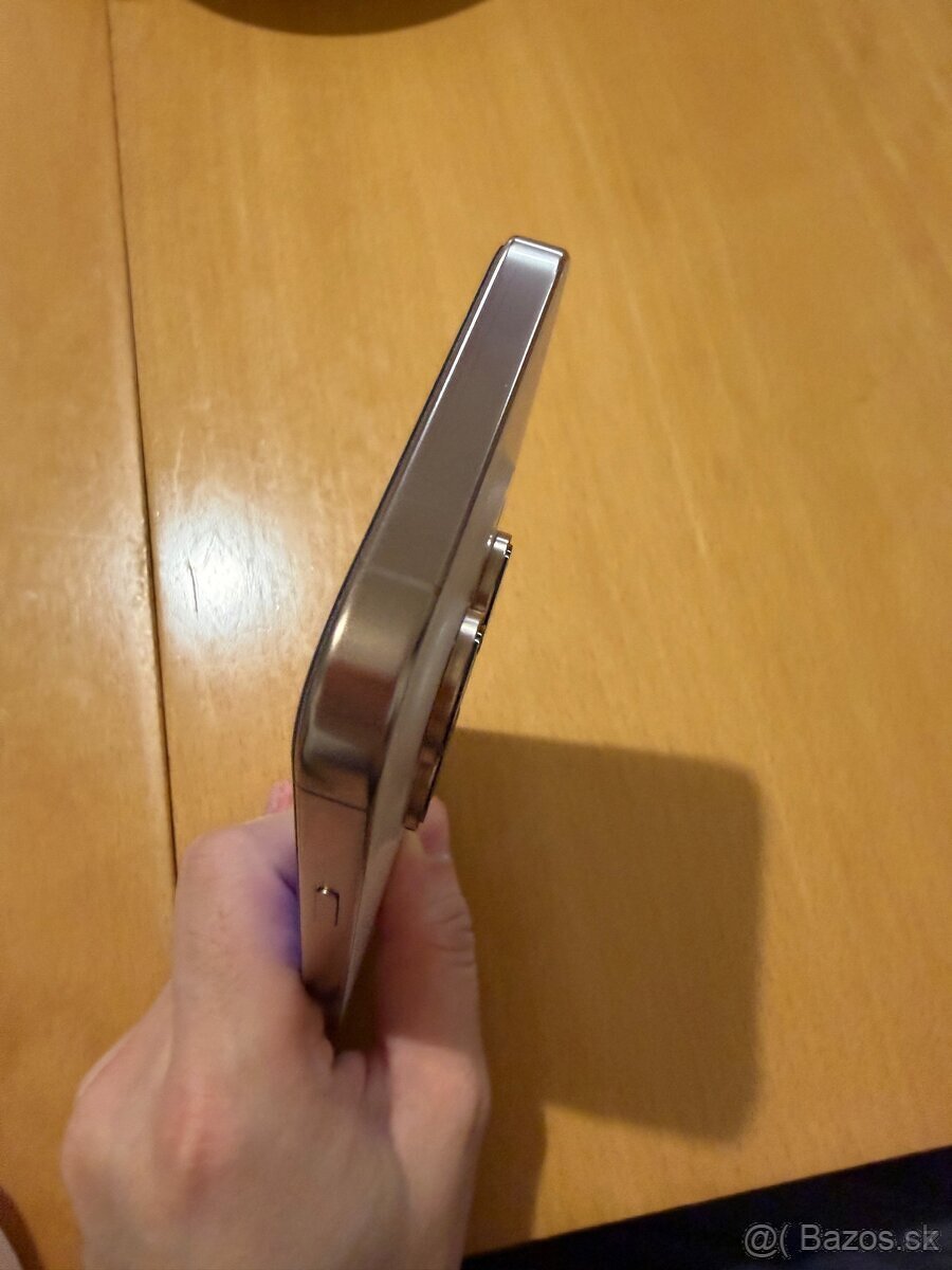 Predam iphone 16 pro max 256GB ZLATY - 3