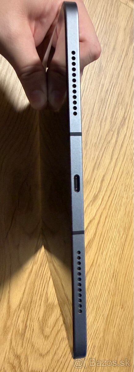 iPad Air M1 (64gb) with Apple keyboard and Stylus - 3