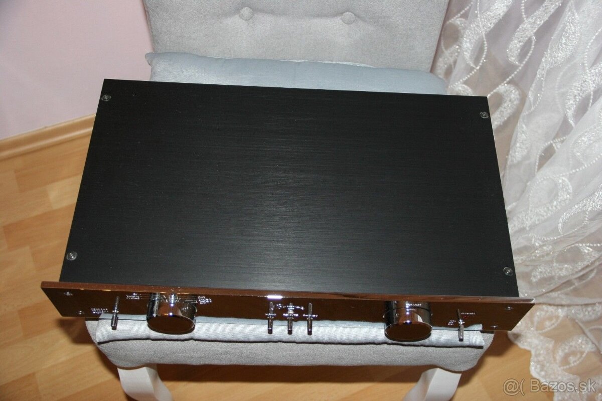 Burmester 877 XLR High End stereo predzosilňovač - 3