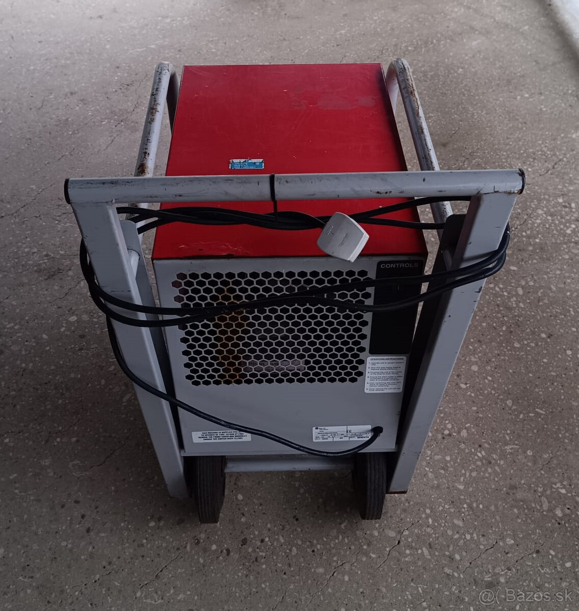 Predam profesionalny odvlhčovač vzduchu - 3