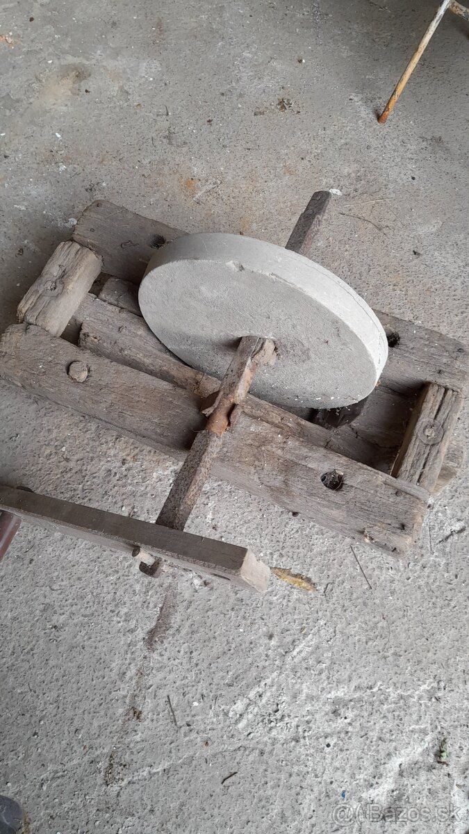 Hystoricka bruska na noze. - 3